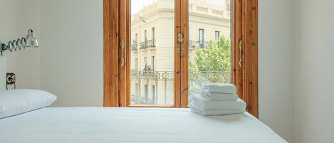 2 slaapkamers, een strijkplank/strijkijzer, internet, beddengoed