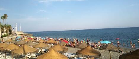Una spiaggia nelle vicinanze