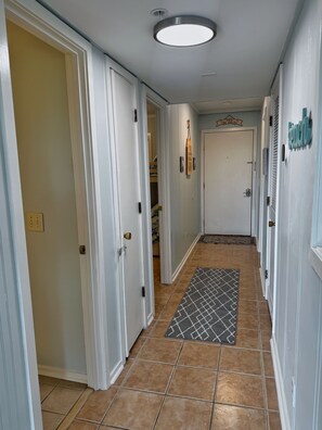 Interior - Ocean View Condo • NEWLY UPDATED! • Steps to Beach • Family Friendly • Sleeps 6 (Hilton Head Island)