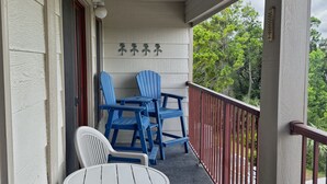 Property grounds - Ocean View Condo • NEWLY UPDATED! • Steps to Beach • Family Friendly • Sleeps 6 (Hilton Head Island)
