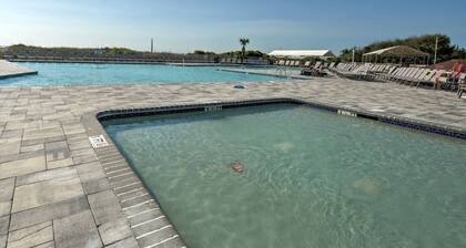 Uusi vuodesohva ja jääkaappi! ADMIRALS ROW # 334 OCEAN VIEW - 2BD / 2BA VILLA