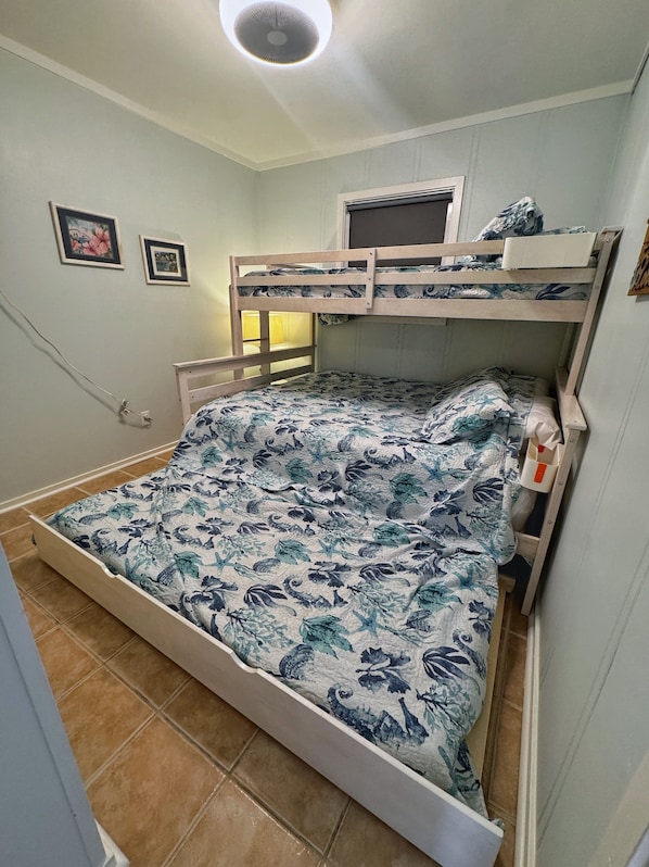 2 bedrooms, iron/ironing board, travel crib, WiFi (free) - Ocean View Condo • NEWLY UPDATED! • Steps to Beach • Family Friendly • Sleeps 6 (Hilton Head Island)