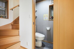 Shower, hair dryer, towels, shampoo