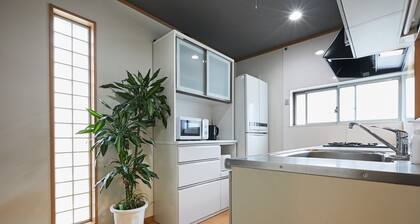 Cerca de la estación Shin-Okubo!Habitación luminosa y confortable con 4 dormitorios y WIFI gratuito.