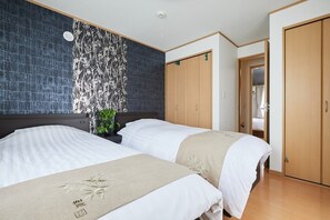 4 bedrooms, iron/ironing board, free WiFi, bed sheets