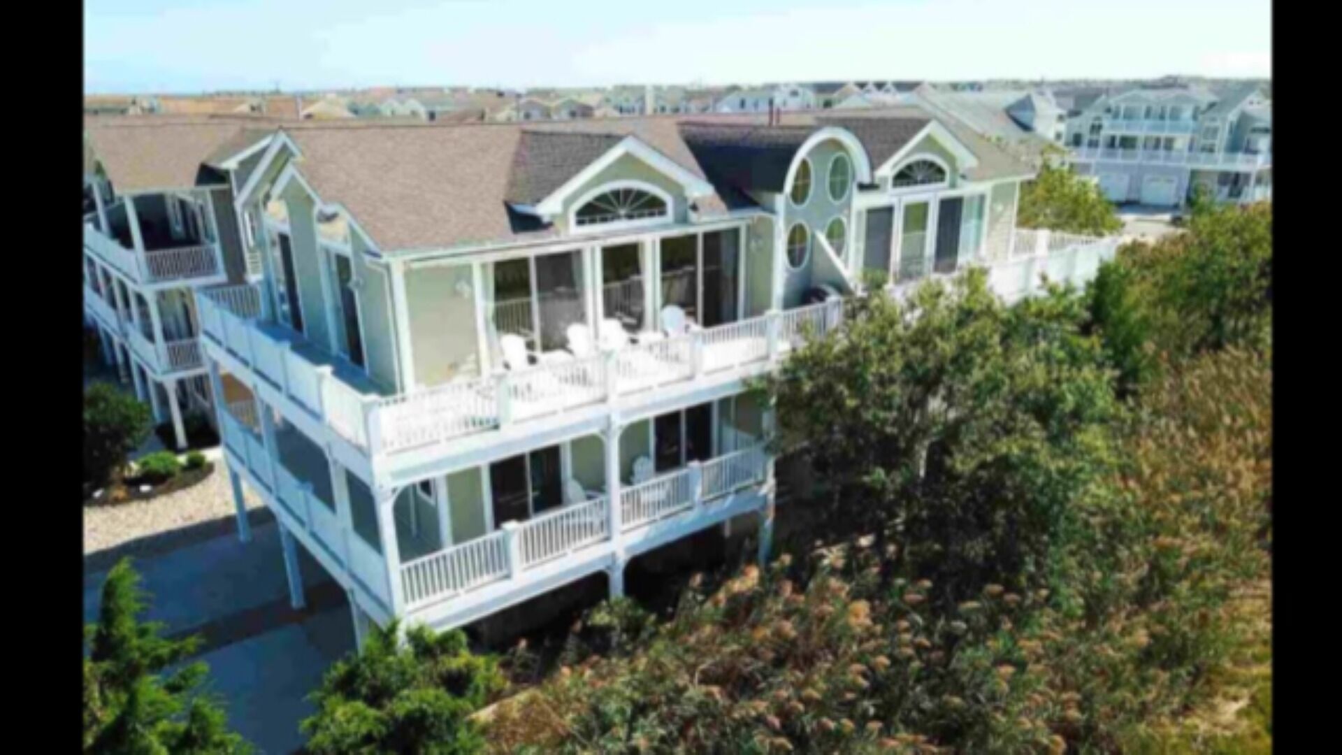 Enjoy and Relax in Luxury with breathtaking waterfront views!