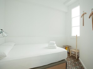 2 bedrooms, iron/ironing board, Internet, bed sheets