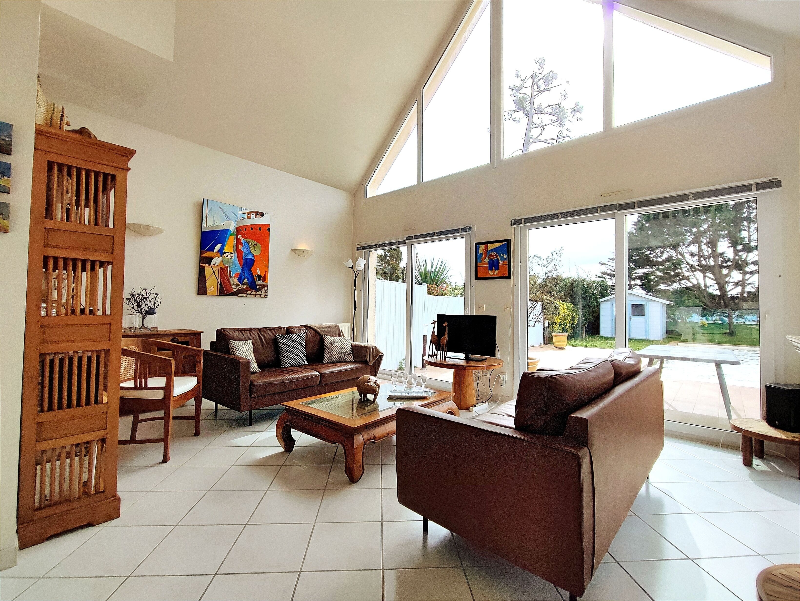 Fernseher, Bücher, Stereoanlage