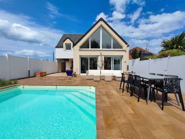 Outdoor pool, a heated pool