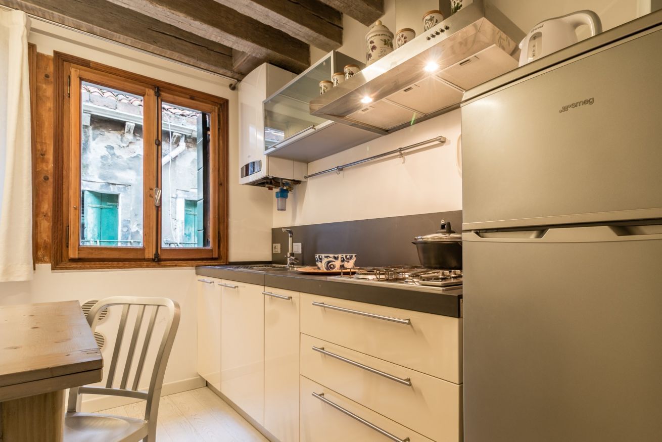 Refrigerador, horno, placa de cocina, lavavajillas