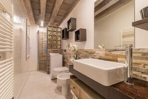 Unclassified image, 4 of 39, button - S.Polo2140@Campo San Polo (Venezia)