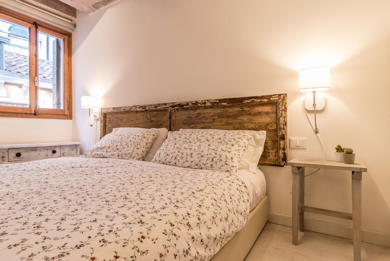1 bedroom, desk, iron/ironing board, WiFi
