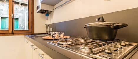Kühlschrank, Ofen, Herdplatte, Geschirrspüler