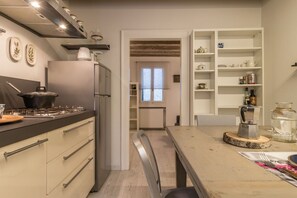 Refrigerador, horno, parrilla de estufa y lavavajillas