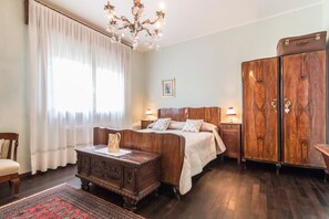 2 chambres, fer et planche à repasser, draps fournis