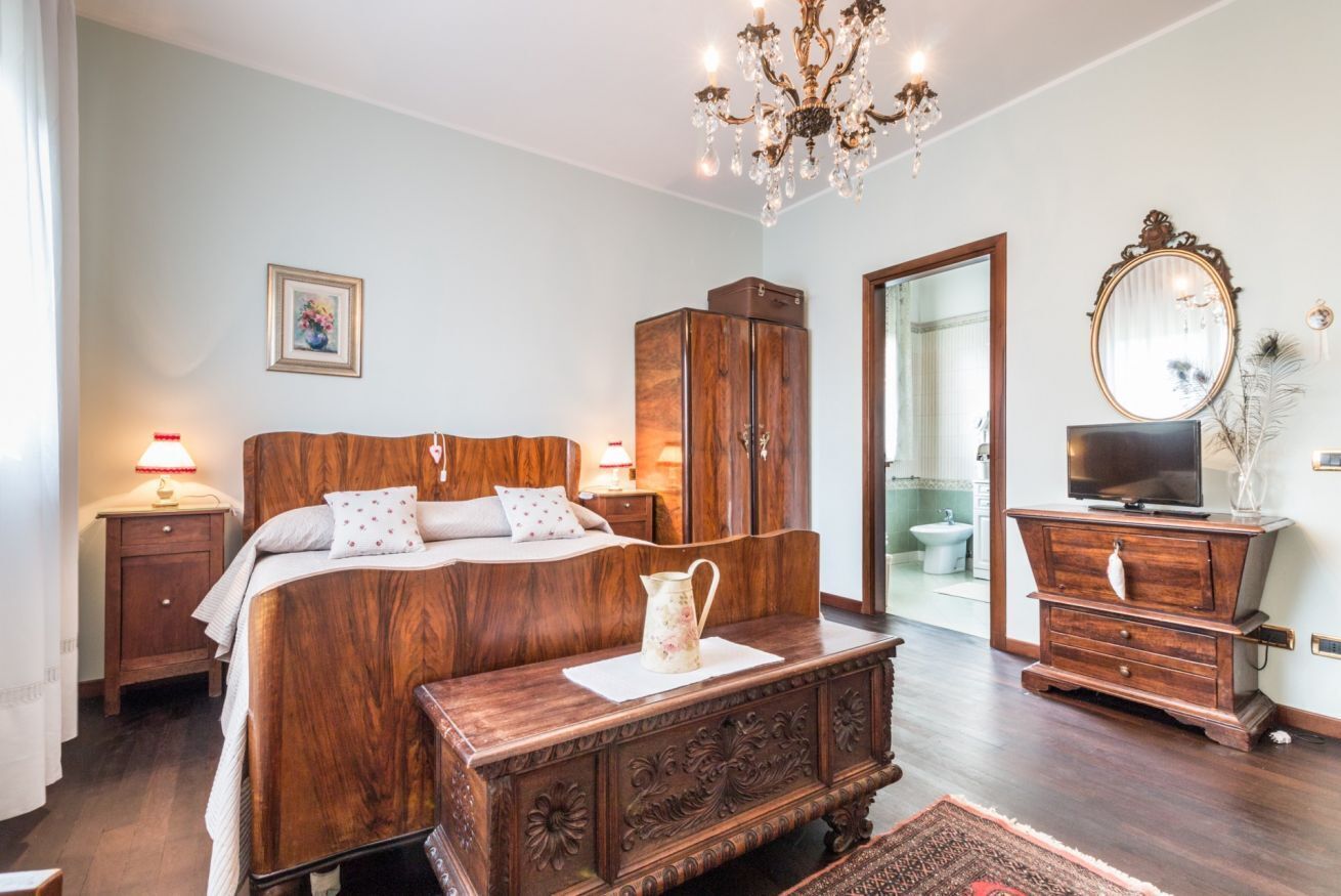 2 bedrooms, iron/ironing board, bed sheets