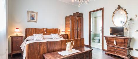 2 bedrooms, iron/ironing board, bed sheets