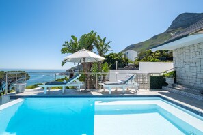 Outdoor pool, an infinity pool - Clifton Sunset (Family Home) (Cape Town)
