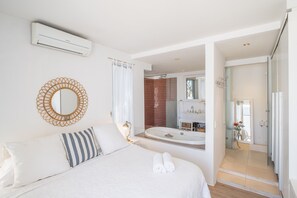 4 habitaciones, caja de seguridad en la habitación y escritorio 