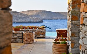 Terrace/patio - The "Charming Waterfront Retreat", with a pool & access to the sea, near Otzia (Kea)