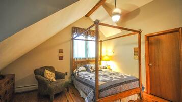 3 bedrooms, iron/ironing board, internet, bed sheets