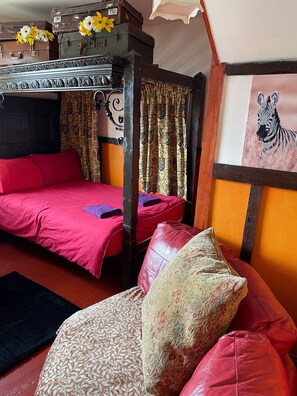 4 habitaciones, tabla de planchar con plancha, wifi y ropa de cama