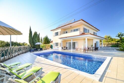 Spacious, modern villa with private swimming pool and sea view