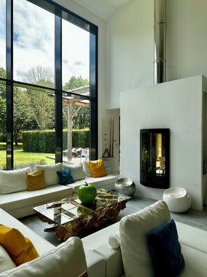 TV, fireplace, DVD player, table tennis