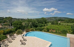 Piscina all'aperto, una piscina riscaldata