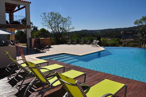 Gîte de vacances "Gorges de l'Ardéche" dans une résidence avec piscine