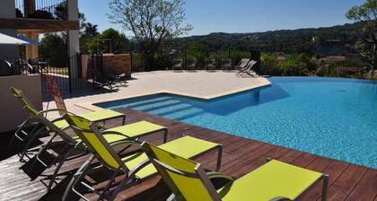 Gßte de vacances "Gorges de l'Ardéche" dans une résidence avec piscine