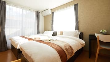 4 bedrooms, iron/ironing board, WiFi, bed sheets