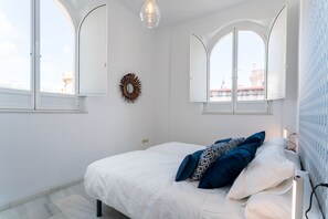 3 chambres, système d’insonorisation, fer et planche à repasser, Wi-Fi