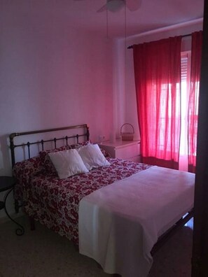 2 dormitorios, tabla de planchar con plancha, wifi y ropa de cama