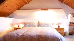 3 chambres, fer et planche à repasser, Wi-Fi, draps fournis