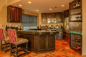 Refrigerador, microondas, parrilla de estufa y lavavajillas