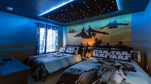 7 Schlafzimmer, Zimmersafe, Bügeleisen/Bügelbrett, Reisekinderbett