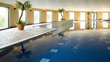Pool. Chirihama Hotel Yubana
