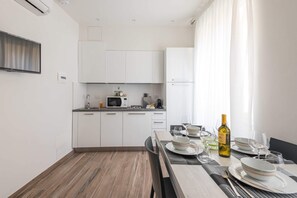 Appartamento, 2 camere da letto | Cucina privata | Frigorifero con congelatore, microonde, piano cottura, lavastoviglie