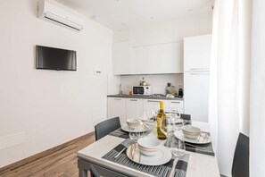 Appartamento, 2 camere da letto | Cucina privata | Frigorifero con congelatore, microonde, piano cottura, lavastoviglie