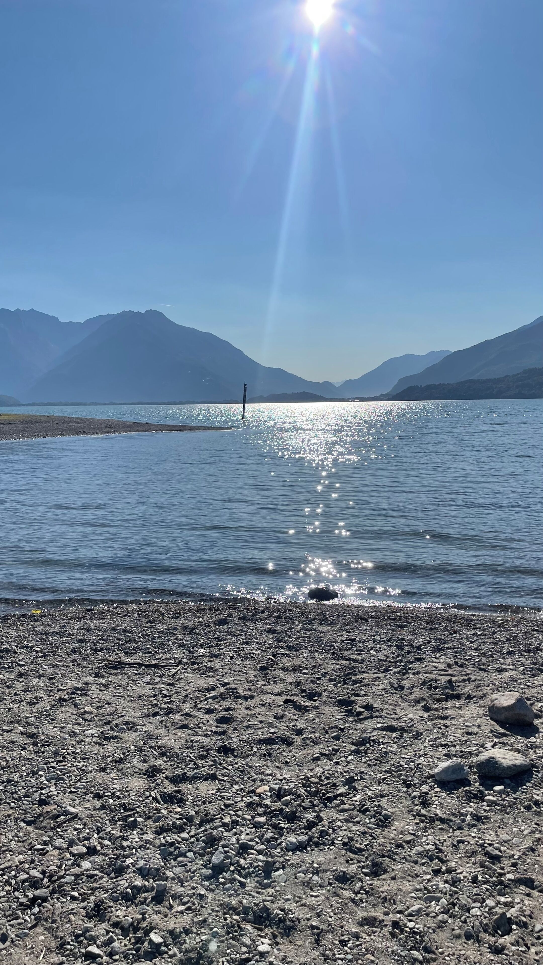 På stranden og solsenger