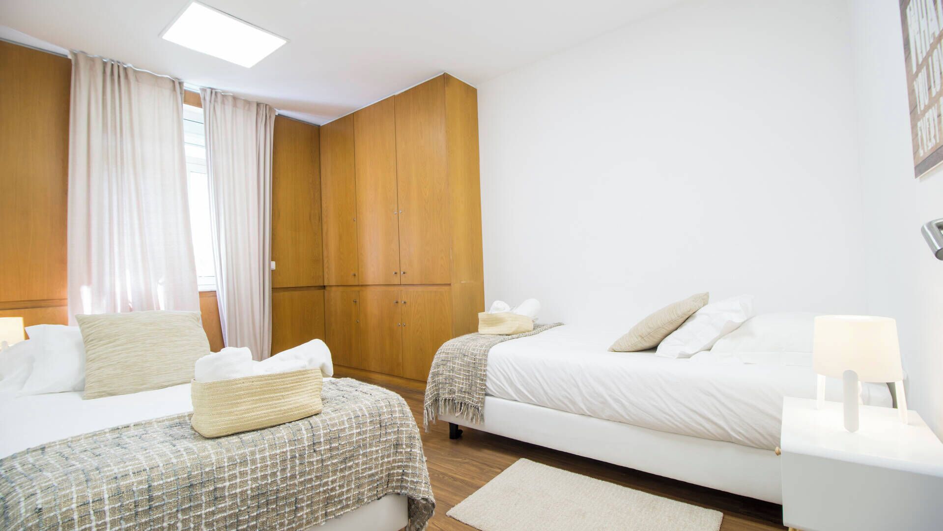 3 bedrooms, iron/ironing board, internet, bed sheets