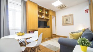 TV - Oporto Yellow Villas 1 (Porto)