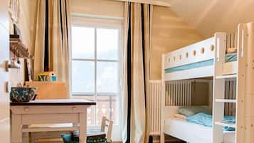 2 Schlafzimmer, Schreibtisch, schallisolierte Zimmer