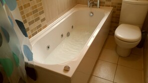 Standard Apartment, 2 Bedrooms, Marina View (Flat 1) | Deep soaking bathtub - Luxurious Apartments In Conwy (Conwy)