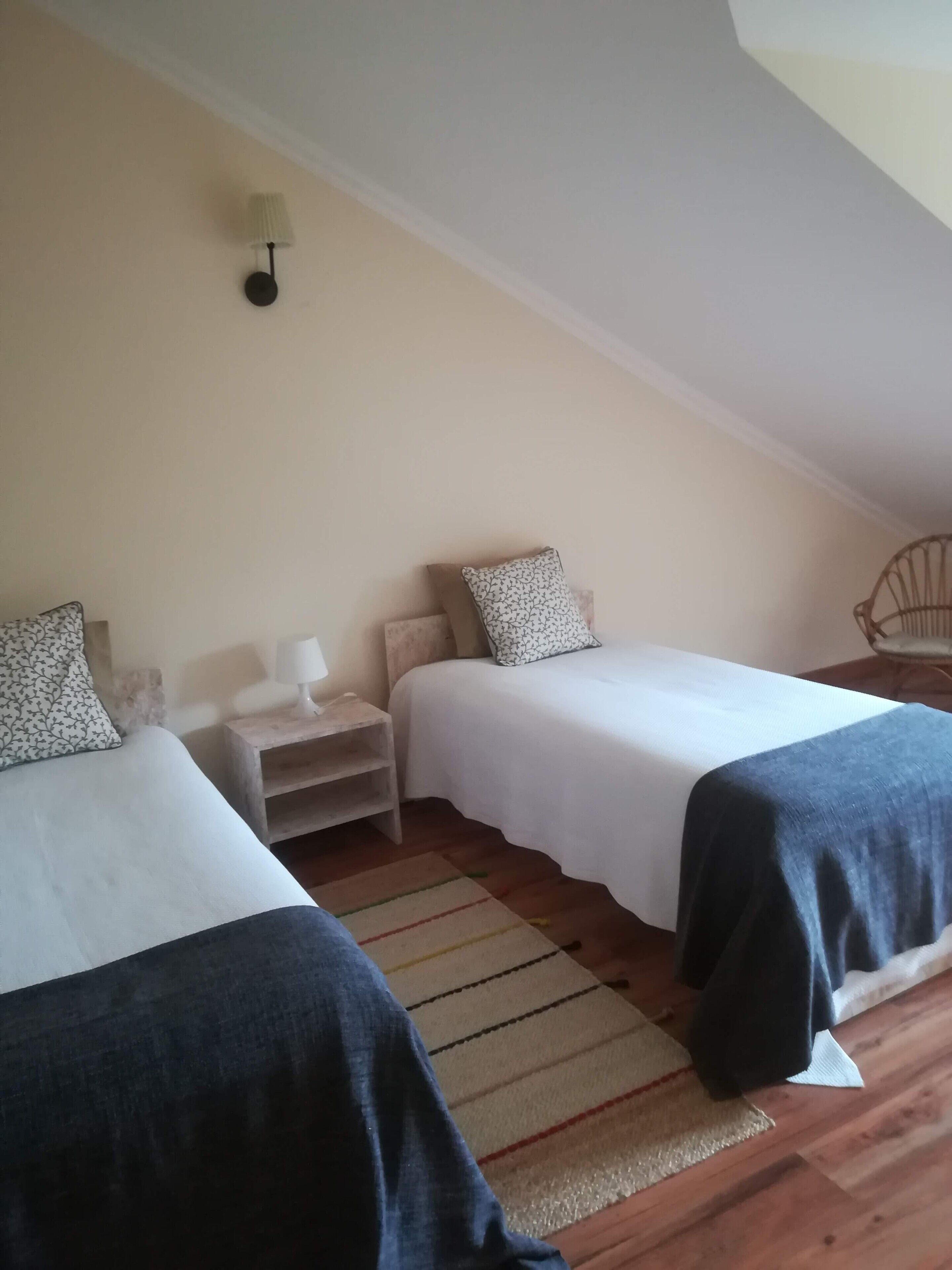 2 室のベッドルーム、インターネット、ベッドシーツ