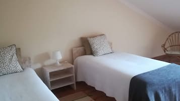 2 sovrum, internet och sÀngklÀder