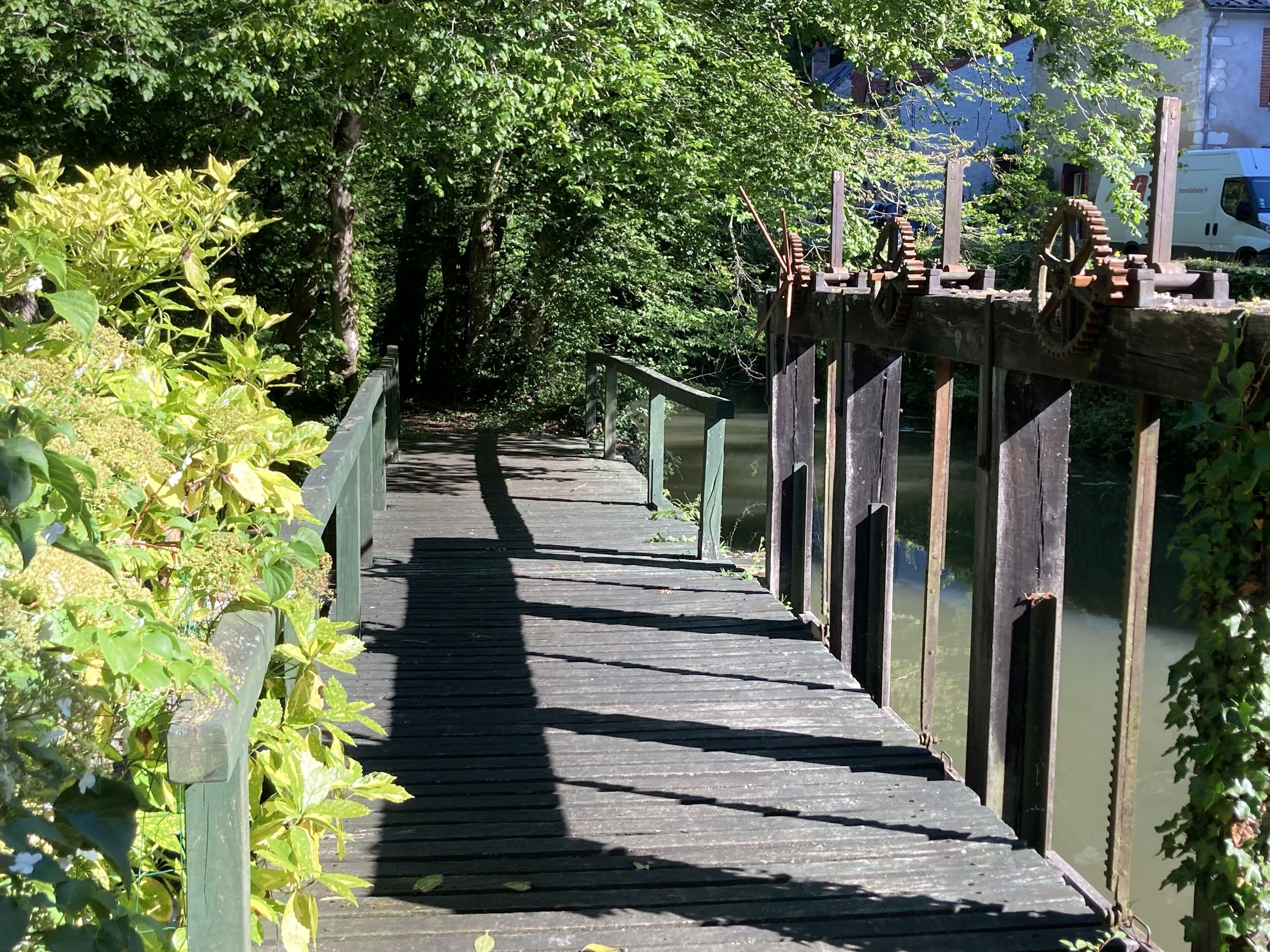 Petit pont d'accès à l'espace privatif