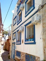 Konaklama yerinin ön cephesi