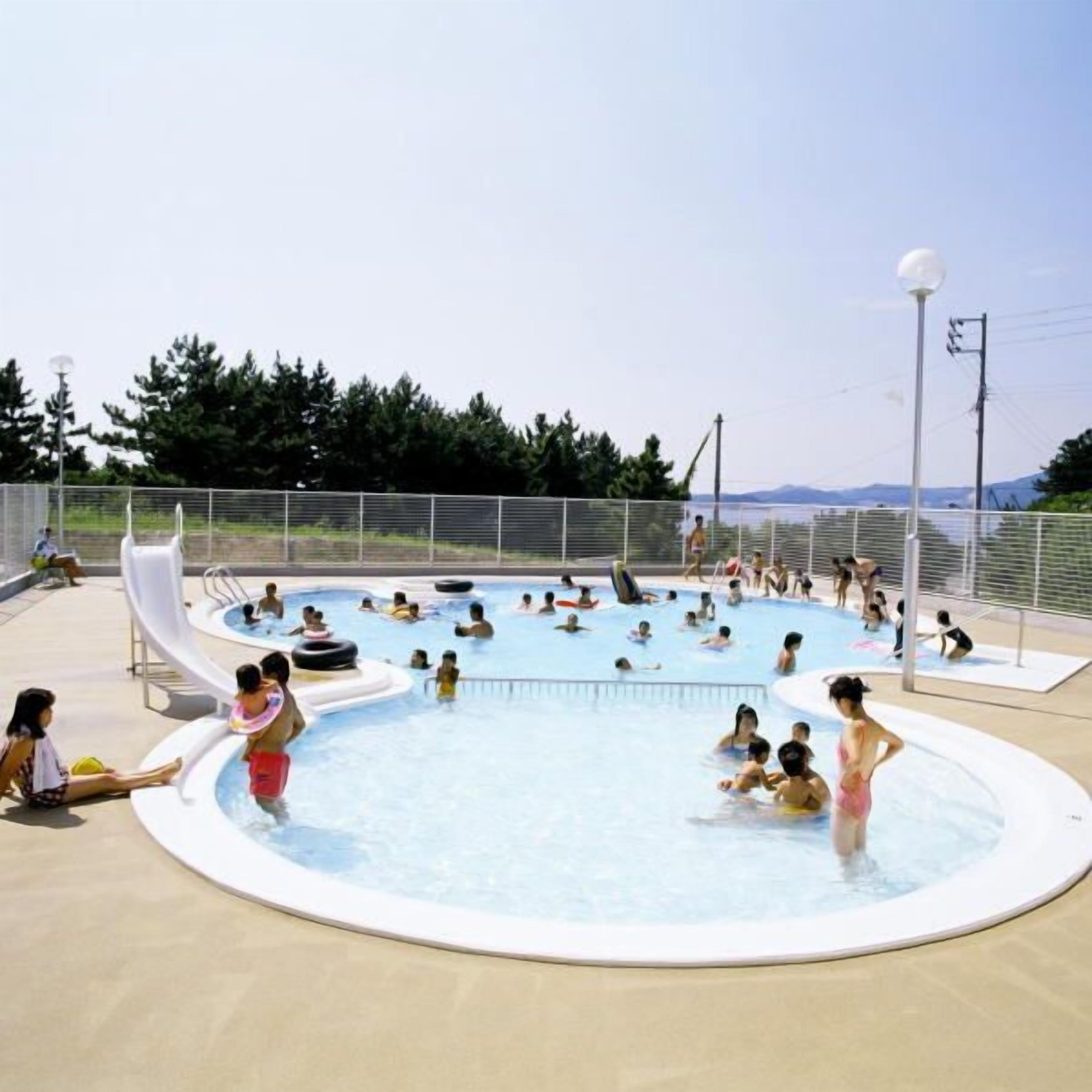 Piscine couverte, piscine extérieure